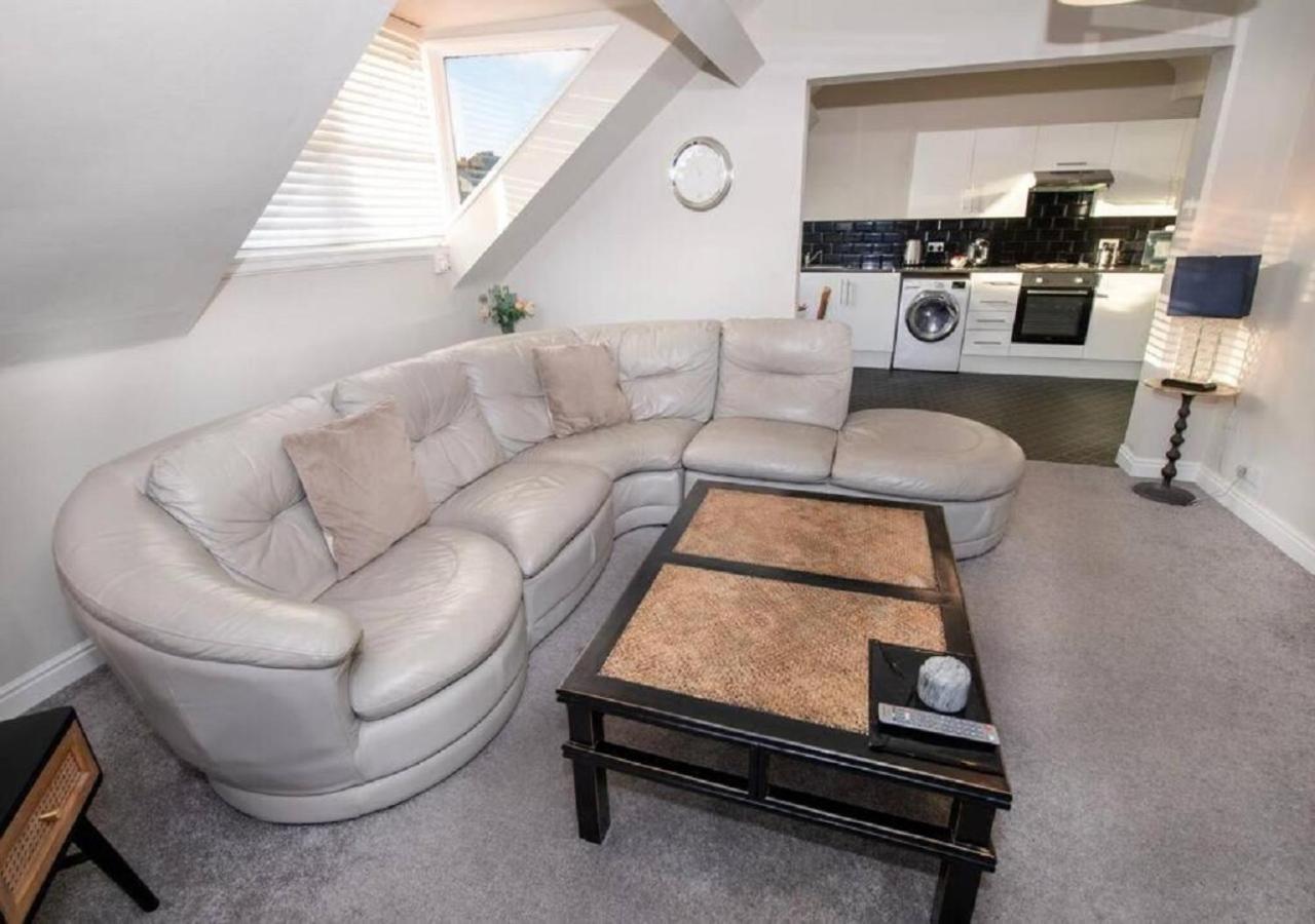 Sandmartin - Top Floor 3-Bed Apartment Sea Views & Parking Скарборо Экстерьер фото